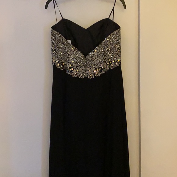 Decode 1.8 Sweetheart Beaded Bodice Gown - Picture 4 of 7
